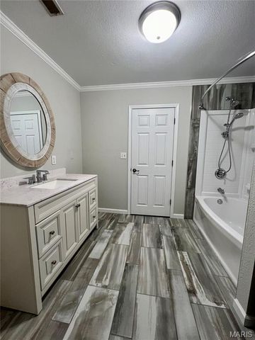 792 County Road 466, Poplar Bluff, MO 63901