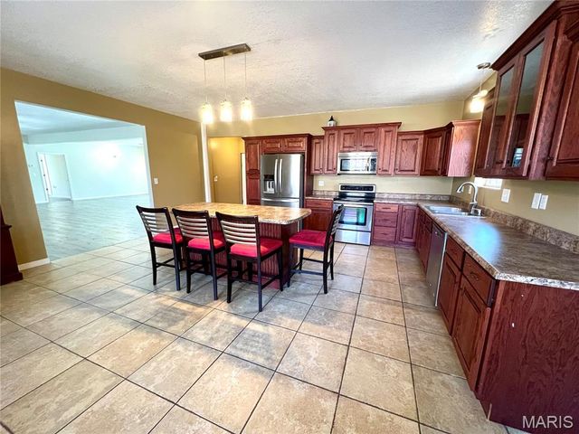 792 County Road 466, Poplar Bluff, MO 63901