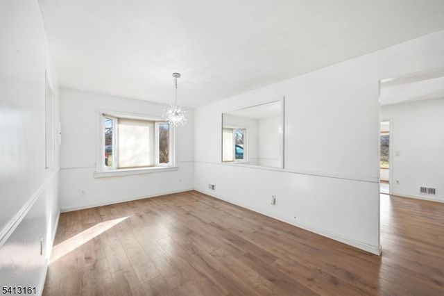 2 Lenape Trl, Washington Boro, NJ 07882