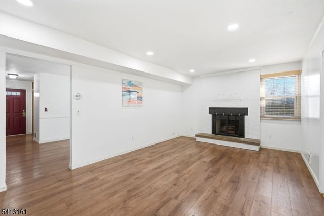 2 Lenape Trl, Washington Boro, NJ 07882