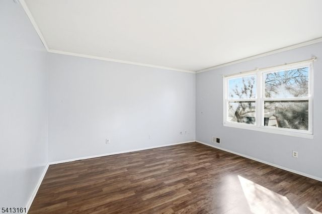 2 Lenape Trl, Washington Boro, NJ 07882