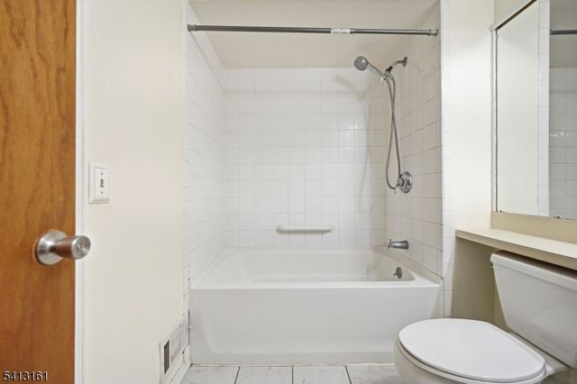 2 Lenape Trl, Washington Boro, NJ 07882