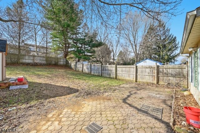 2 Lenape Trl, Washington Boro, NJ 07882