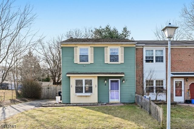 2 Lenape Trl, Washington Boro, NJ 07882