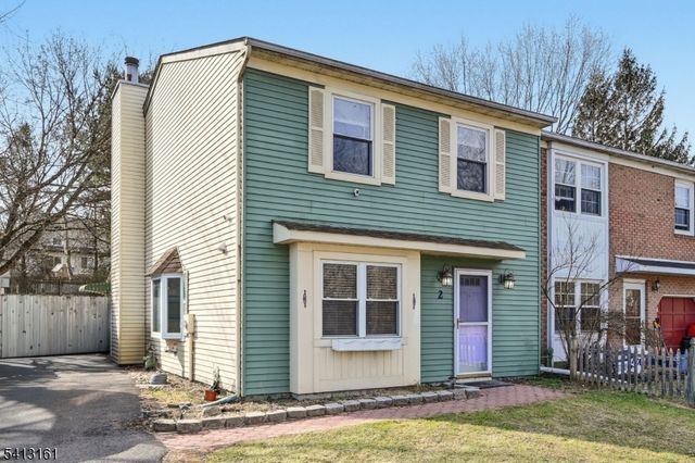 2 Lenape Trl, Washington Boro, NJ 07882