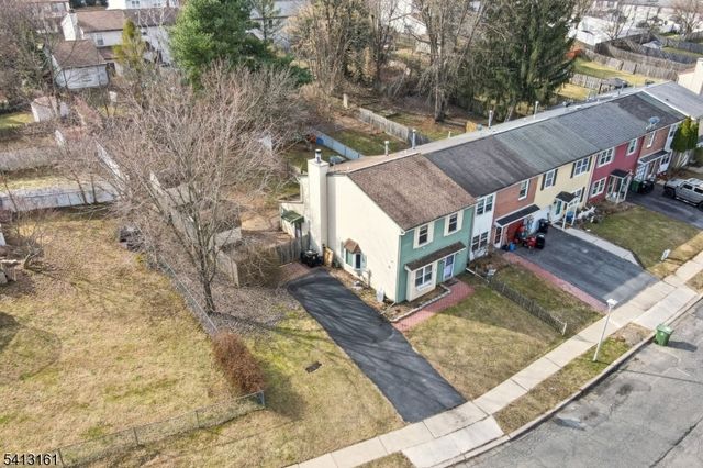 2 Lenape Trl, Washington Boro, NJ 07882