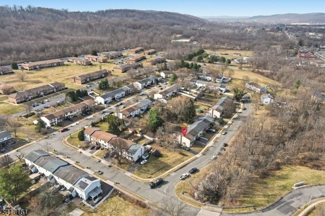 2 Lenape Trl, Washington Boro, NJ 07882