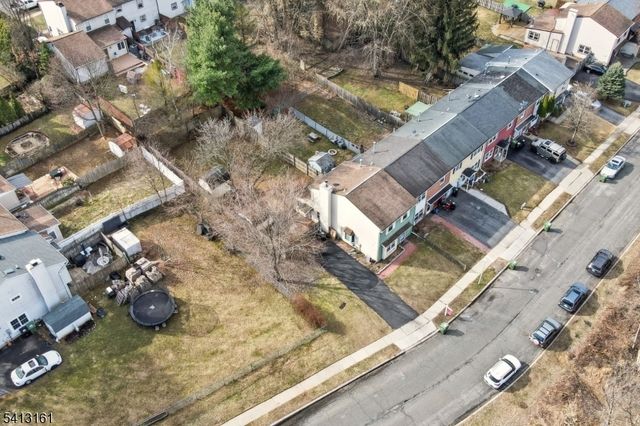 2 Lenape Trl, Washington Boro, NJ 07882