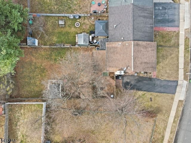 2 Lenape Trl, Washington Boro, NJ 07882