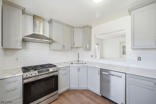 2 Lenape Trl, Washington Boro, NJ 07882