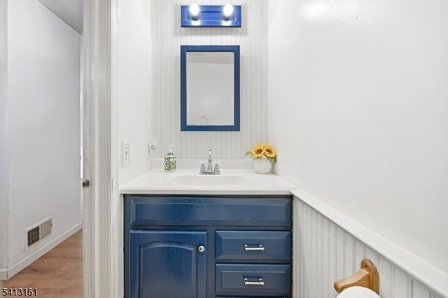 2 Lenape Trl, Washington Boro, NJ 07882