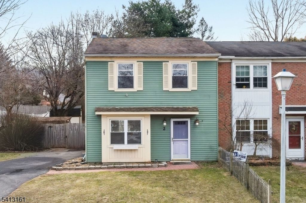 2 Lenape Trl, Washington Boro, NJ 07882
