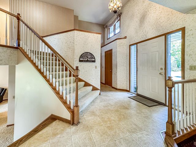 78 Dunbar Way, Mahtomedi, MN 55115