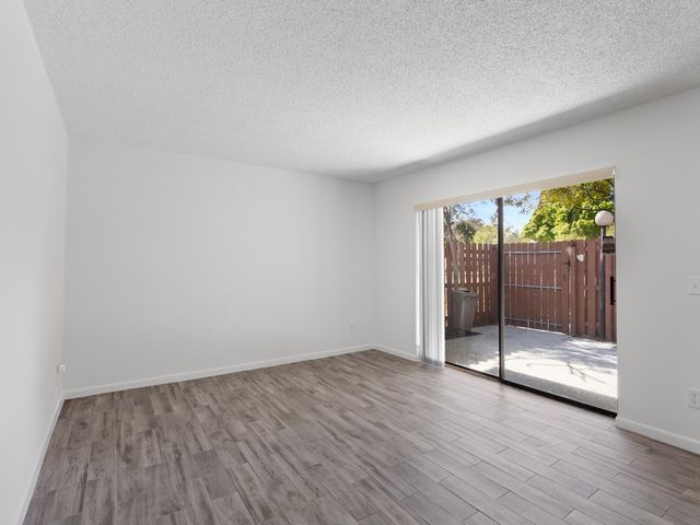 1458 N Lawnwood Circle 24B, Fort Pierce, FL 34950