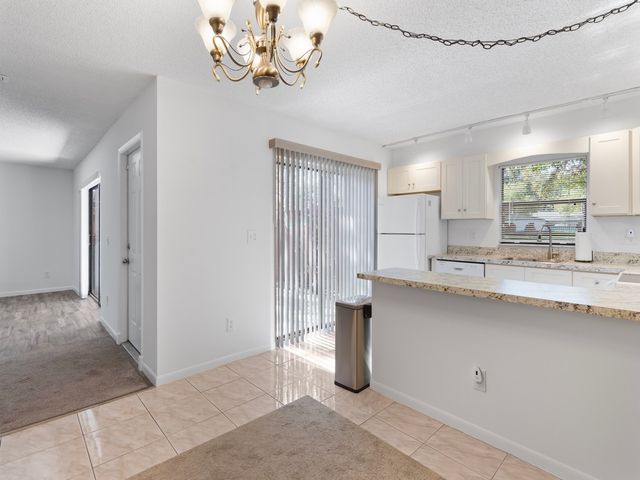 1458 N Lawnwood Circle 24B, Fort Pierce, FL 34950