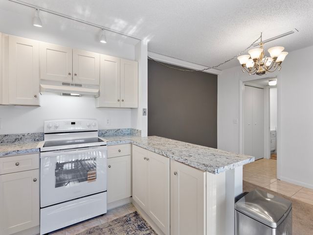 1458 N Lawnwood Circle 24B, Fort Pierce, FL 34950