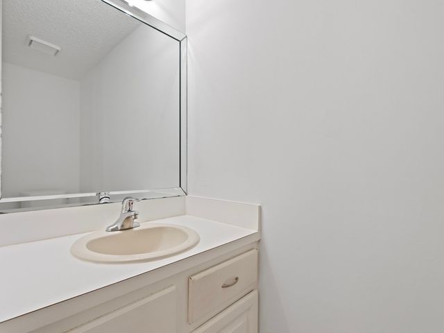 1458 N Lawnwood Circle 24B, Fort Pierce, FL 34950