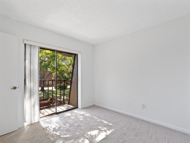 1458 N Lawnwood Circle 24B, Fort Pierce, FL 34950