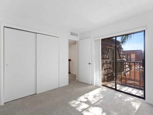 1458 N Lawnwood Circle 24B, Fort Pierce, FL 34950