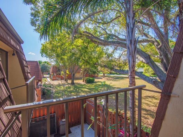 1458 N Lawnwood Circle 24B, Fort Pierce, FL 34950