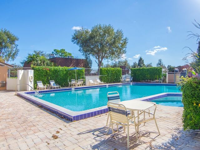 1458 N Lawnwood Circle 24B, Fort Pierce, FL 34950