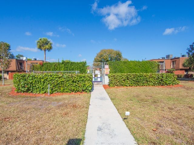 1458 N Lawnwood Circle 24B, Fort Pierce, FL 34950