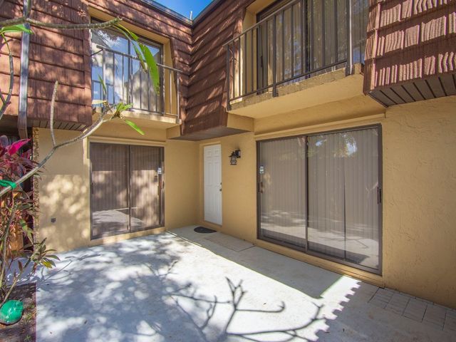 1458 N Lawnwood Circle 24B, Fort Pierce, FL 34950