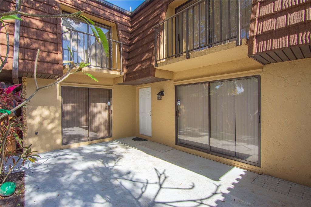 1458 N Lawnwood Circle 24B, Fort Pierce, FL 34950