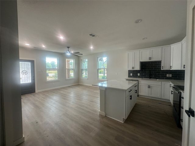 1400 N Business 287, Decatur, TX 76234