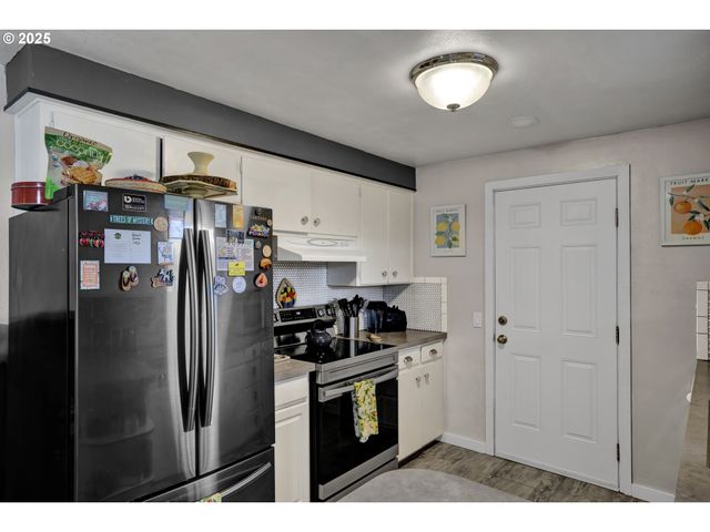 1180 12TH St, Springfield, OR 97477