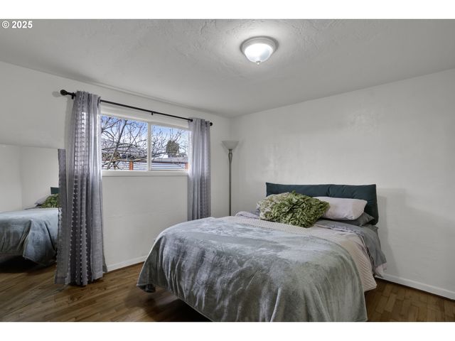 1180 12TH St, Springfield, OR 97477