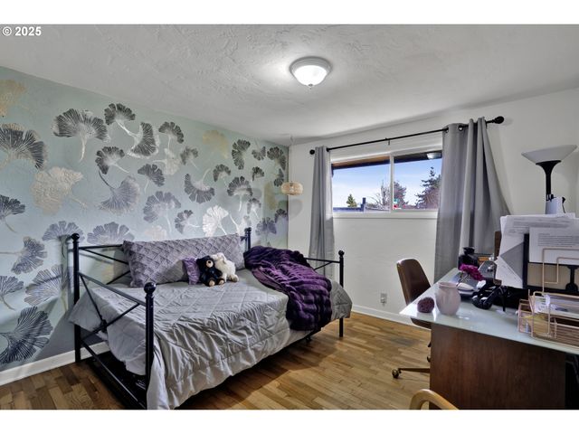 1180 12TH St, Springfield, OR 97477