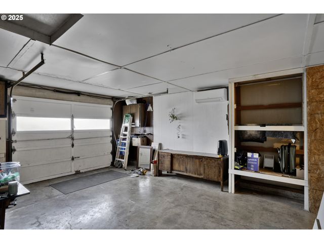 1180 12TH St, Springfield, OR 97477