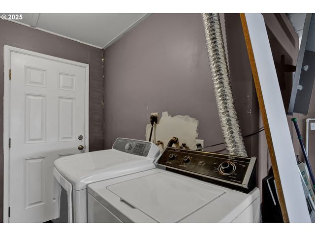 1180 12TH St, Springfield, OR 97477