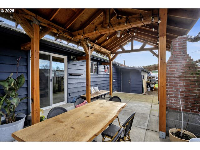 1180 12TH St, Springfield, OR 97477