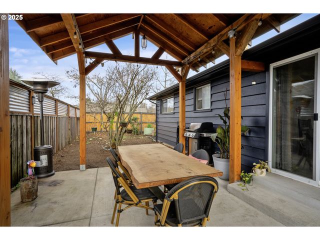 1180 12TH St, Springfield, OR 97477