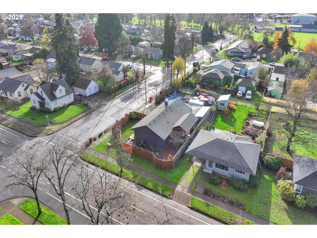 1180 12TH St, Springfield, OR 97477