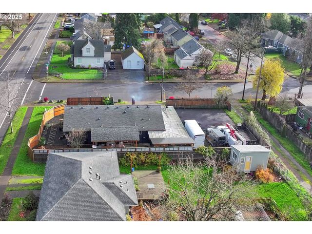 1180 12TH St, Springfield, OR 97477