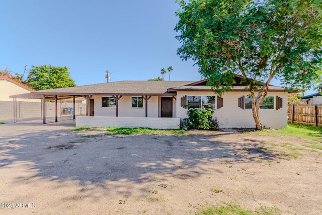 135 N STAPLEY Drive, Mesa, AZ 85203