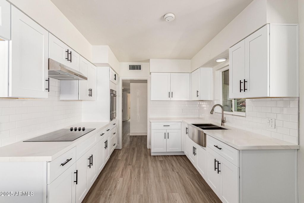 135 N STAPLEY Drive, Mesa, AZ 85203