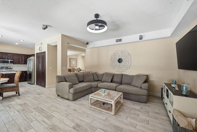 15073 Oak Chase Court, Wellington, FL 33414