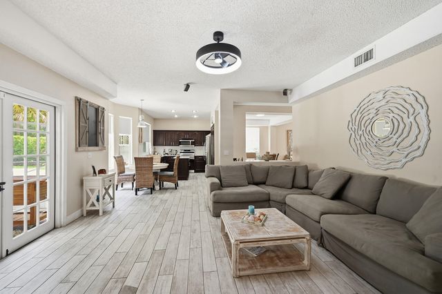 15073 Oak Chase Court, Wellington, FL 33414