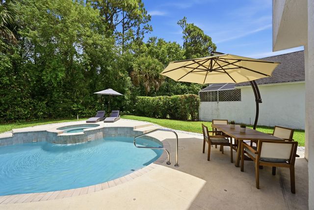15073 Oak Chase Court, Wellington, FL 33414