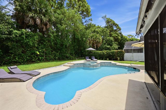 15073 Oak Chase Court, Wellington, FL 33414