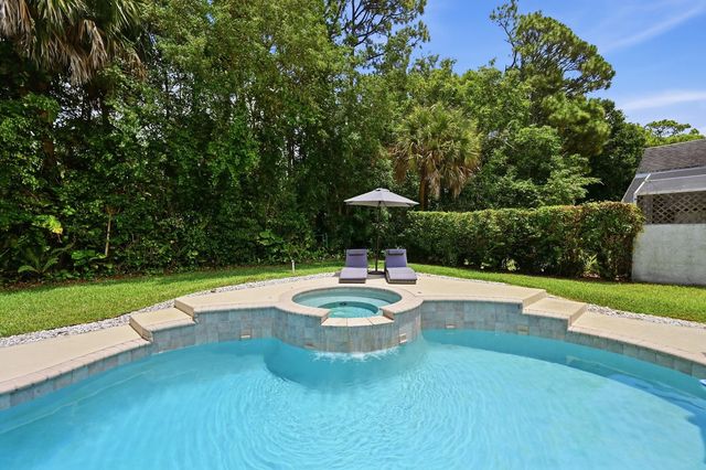 15073 Oak Chase Court, Wellington, FL 33414