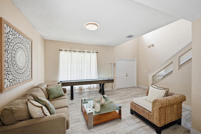 15073 Oak Chase Court, Wellington, FL 33414