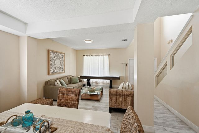 15073 Oak Chase Court, Wellington, FL 33414