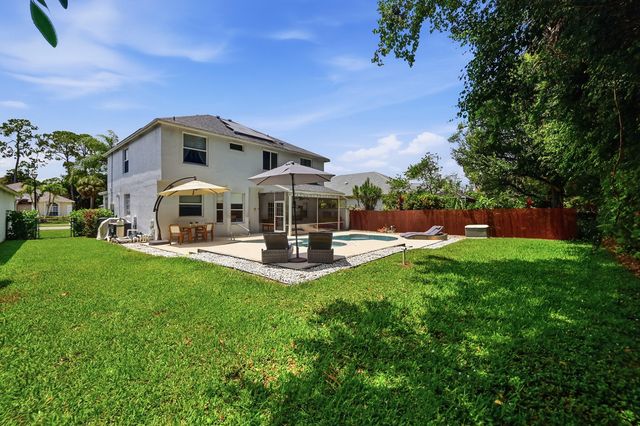 15073 Oak Chase Court, Wellington, FL 33414