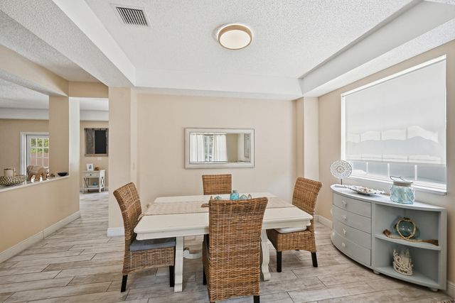15073 Oak Chase Court, Wellington, FL 33414