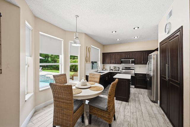 15073 Oak Chase Court, Wellington, FL 33414